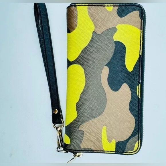 MICHAEL Michael Kors Jet Set Acid Yellow & Brown Camo Tote & Wallet BUNDLE EUC - Picture 12 of 15